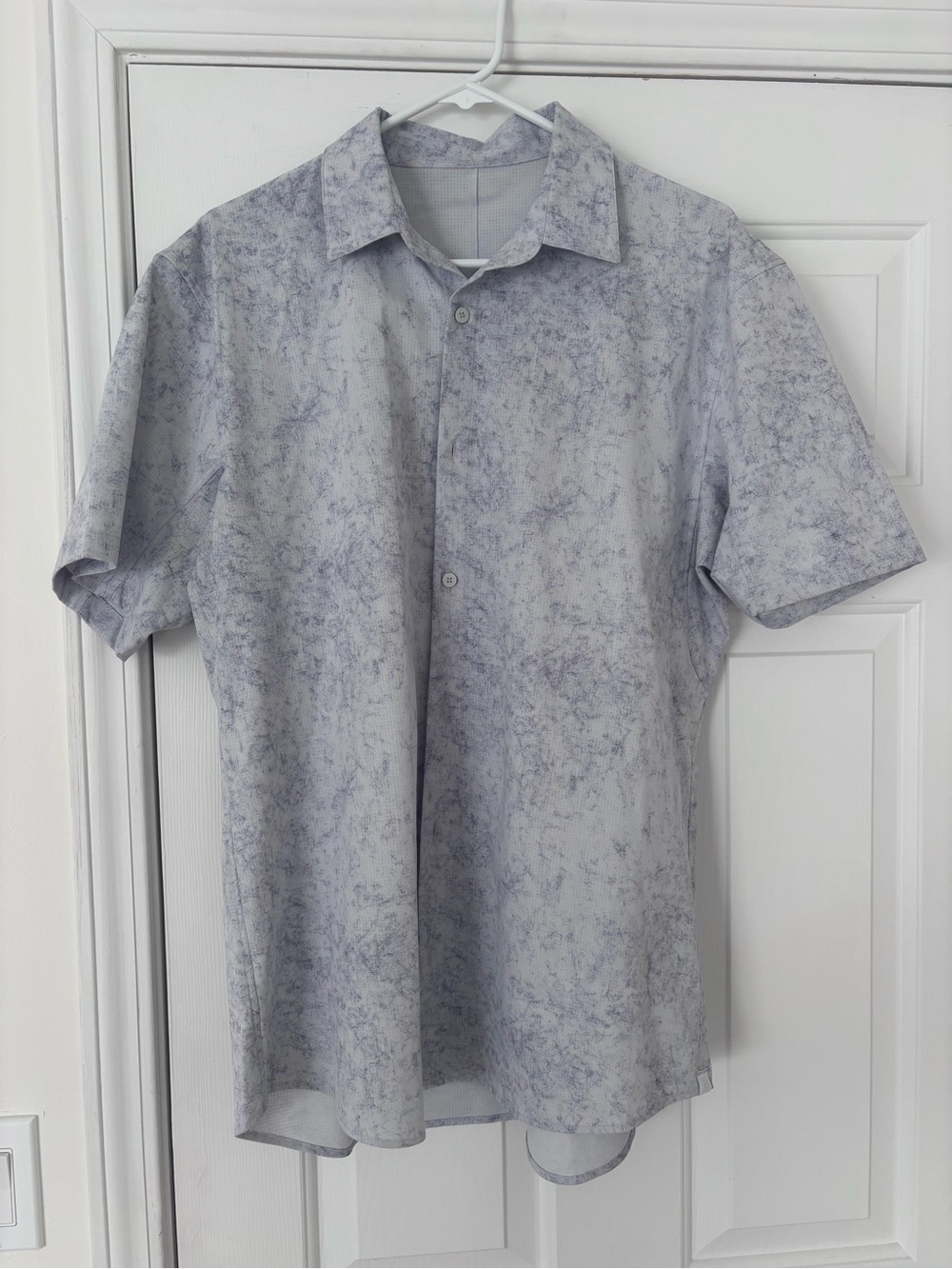 lululemon athletica Men's Short-Sleeve Button-Down in Light Gray Marble Print